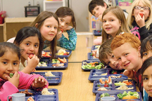 Hàng nghìn học sinh Mỹ không thể trả tiền ăn trưa ở trường