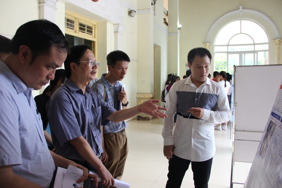 Nhiều sinh viên đại học có bài báo quốc tế thuộc danh mục ISI - 1 Nhiều sinh viên đại học có bài báo quốc tế thuộc danh mục ISI - 1