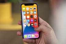 Giá bán iPhone 12 và 12 mini "chạm đáy" tại Việt Nam, người dùng vẫn thờ ơ