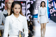 Chân dài 14 tuổi hóa "quý cô" lạnh lùng, gây ấn tượng trên sàn thời trang