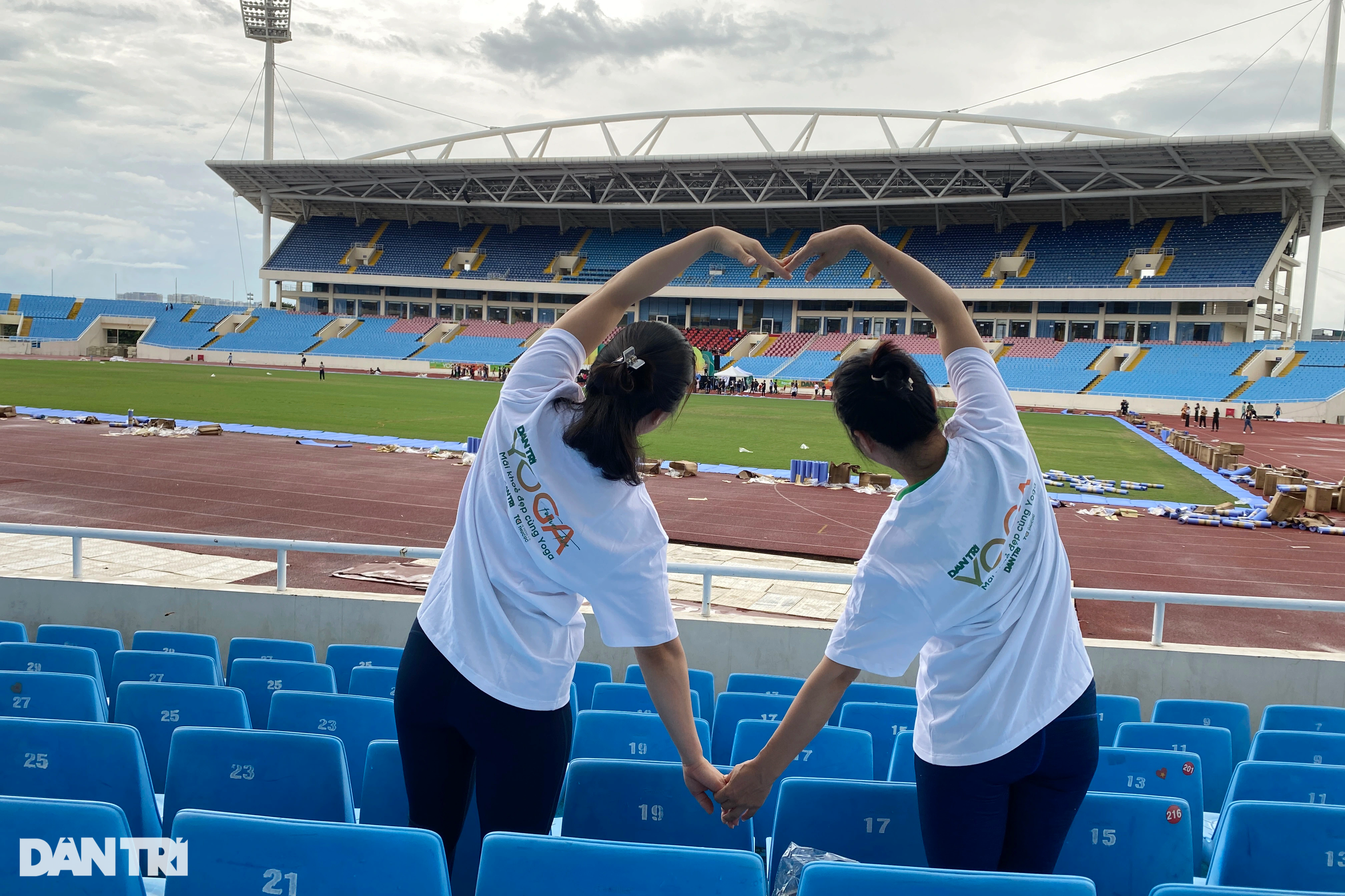 ໂຍຄະ 5,000 ຄົນໄດ້ຮັບຖົງບີ້ຢ່າງຕື່ນເຕັ້ນ, ພ້ອມແລ້ວທີ່ຈະເຂົ້າຮ່ວມງານບຸນ Yoga Dan Tri - 11 5.000 yogi hào hứng nhận bib, sẵn sàng tham gia Ngày hội Yoga Dân trí - 11