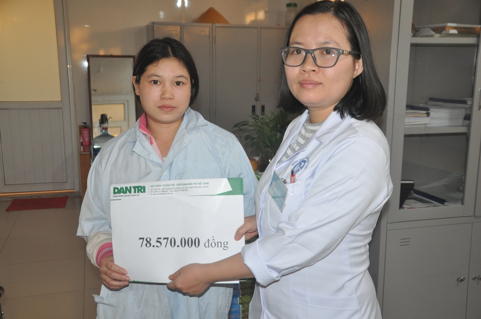 Vợ chồng dân tộc Dao được bạn đọc Dân trí đến tận viện giúp đỡ - 4 Vợ chồng dân tộc Dao được bạn đọc Dân trí đến tận viện giúp đỡ - 4