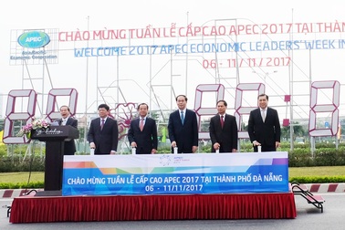 Chủ tịch nước bấm nút khởi động đồng hồ đếm ngược chào APEC 2017