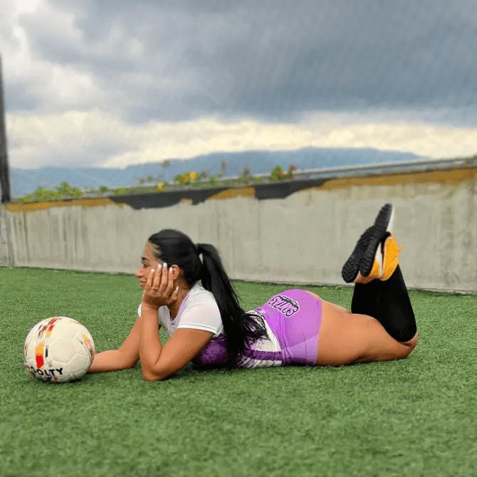 ក្រុមបាល់ទាត់សិចស៊ីបំផុតលើពិភពលោក បង្កការភ្ញាក់ផ្អើលជាមួយក្រុមតារាម៉ូដែលល្បីៗ - ៨ Đội bóng gợi cảm nhất thế giới, gây sốt vì toàn người mẫu đình đám - 8