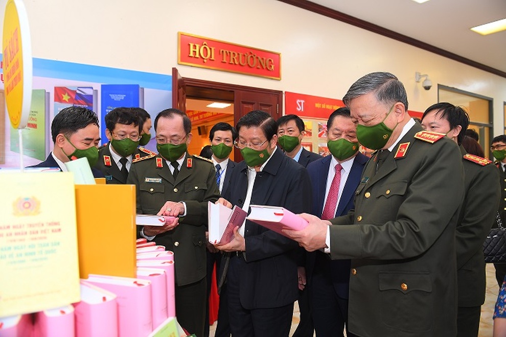 Không gian mạng là môi trường dễ bị thế lực thù địch lợi dụng chống phá - 3 Không gian mạng là môi trường dễ bị thế lực thù địch lợi dụng chống phá - 3