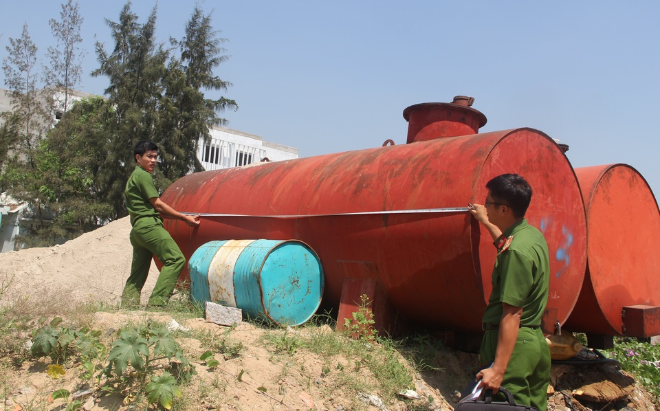 Tỉnh Phú Yên yêu cầu báo cáo việc 2 bồn chứa dầu trong khu dân cư - 3 Tỉnh Phú Yên yêu cầu báo cáo việc 2 bồn chứa dầu trong khu dân cư - 3