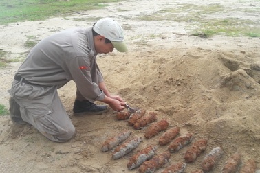 Phát hiện hơn 20 quả đạn pháo khi đào móng xây nhà