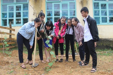 “Chúng em làm nông nghiệp”