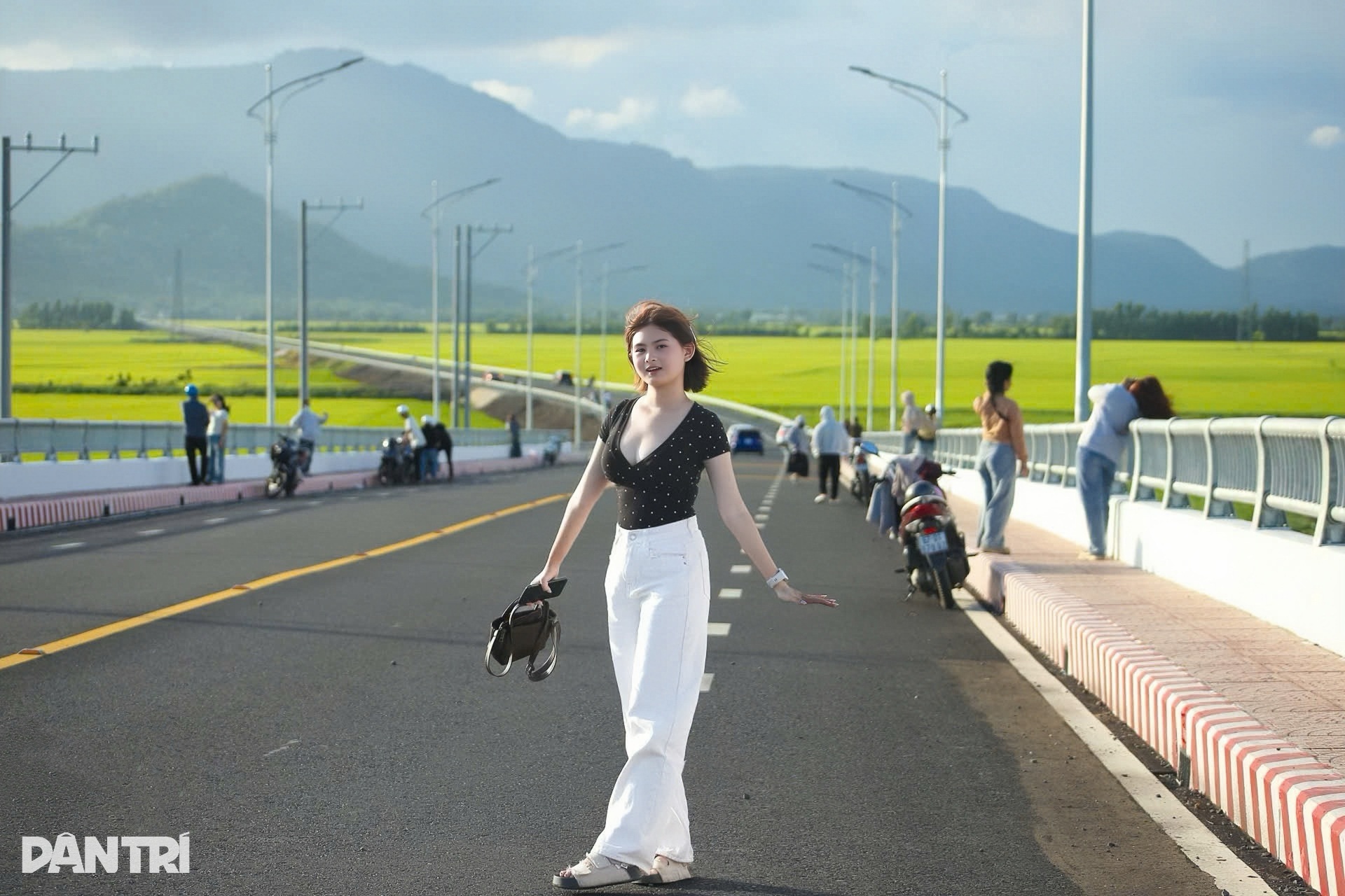 Đoạn đường hơn 4km ở miền Tây gây sốt mạng xã hội nhờ thiết kế ấn tượng - 8