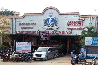 Đắk Nông "cuống quýt" chặn người dân sang Campuchia đánh bạc