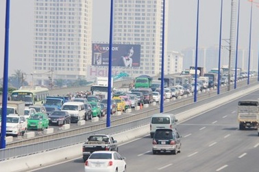 Muốn mua ô tô phải có chỗ đỗ xe, đấu giá quyền lưu hành xe (!)