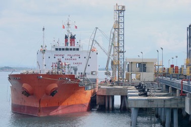 Nhà máy lọc dầu Dung Quất hoạt động trở lại