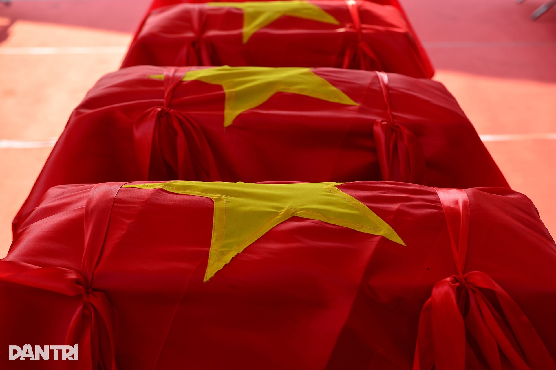 Đón các anh trở về bình yên trong lòng tổ quốc - 2 Đón các anh trở về bình yên trong lòng tổ quốc - 2