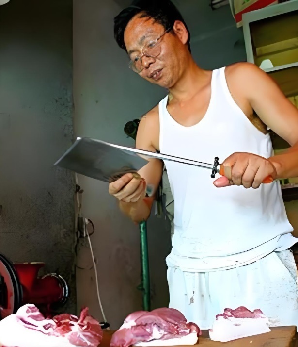 Đồ tể Bắc Đại: Chàng sinh viên văn khoa bán thịt lợn, trở thành tỷ phú - 2 Đồ tể Bắc Đại: Chàng sinh viên văn khoa bán thịt lợn, trở thành tỷ phú - 2