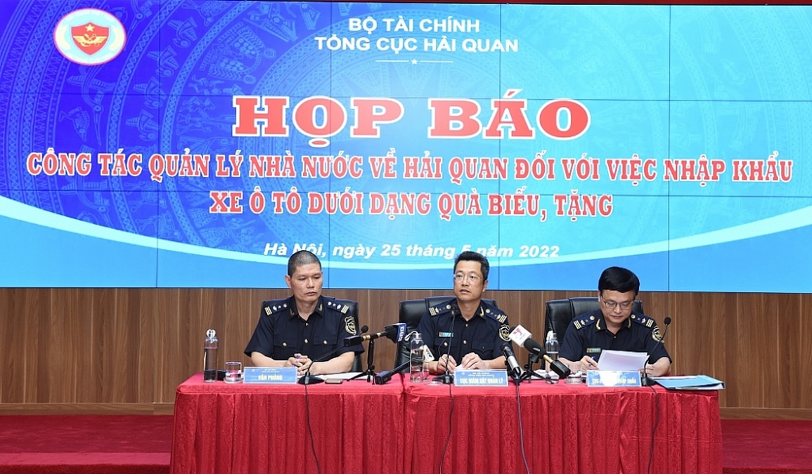 Xe biếu tặng gánh thuế còng lưng, sao doanh nghiệp cứ đâm đầu nhập? - 3 Xe biếu tặng gánh thuế còng lưng, sao doanh nghiệp cứ đâm đầu nhập? - 3