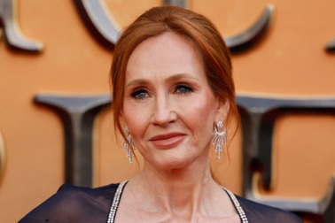 Tác giả "Harry Potter": Từ mẹ đơn thân thất nghiệp tới nhà văn tỷ phú USD