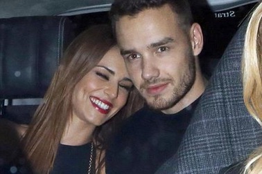 Họa mi nước Anh “cắm sừng” chồng để chạy theo “phi công trẻ”