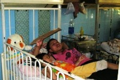 Quảng Bình: Bệnh viện quá tải vì nắng nóng   