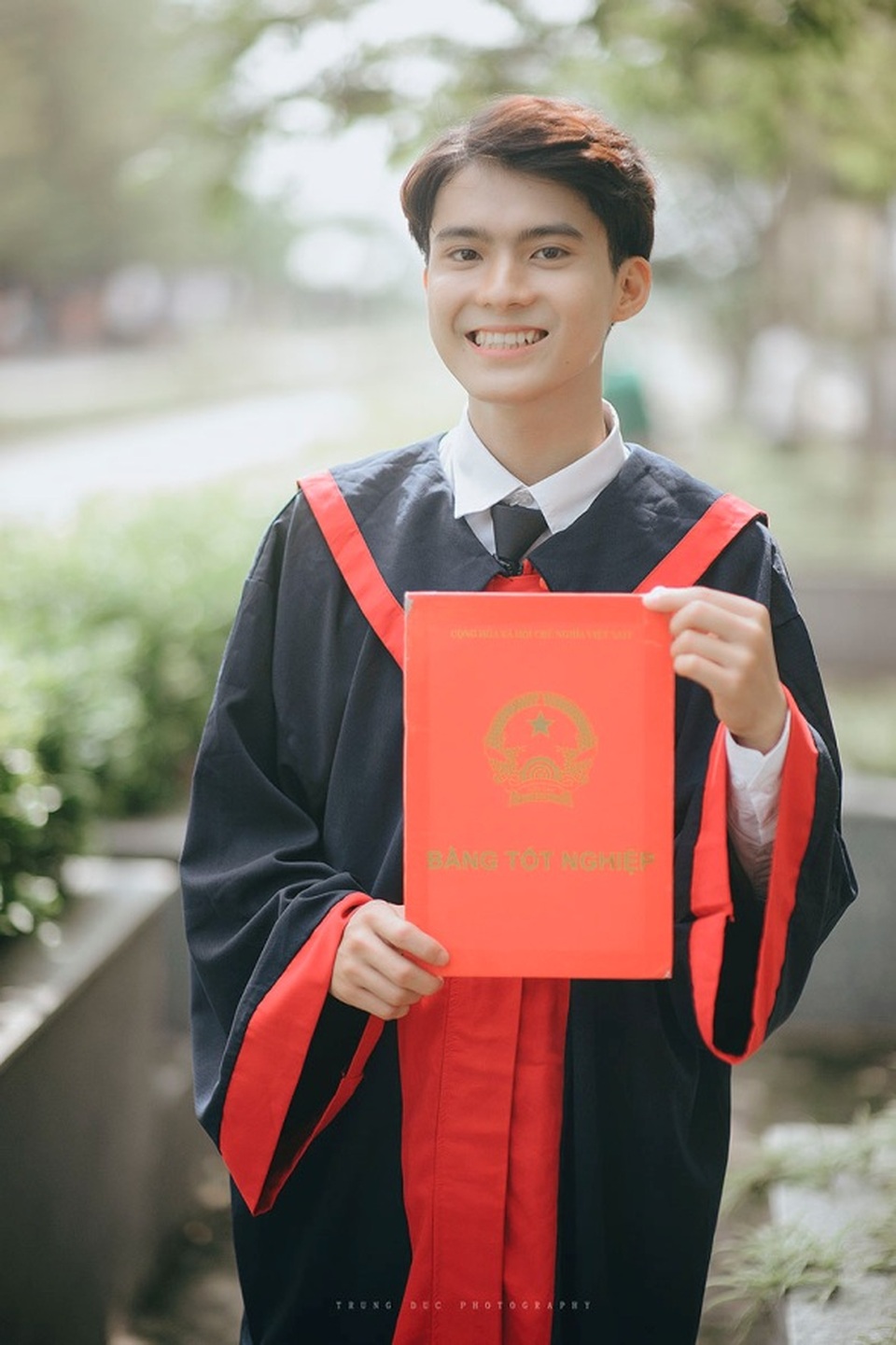 Hot boy Học viện Tòa án điển trai trong ảnh kỷ yếu chia tay giảng đường - 8 Hot boy Học viện Tòa án điển trai trong ảnh kỷ yếu chia tay giảng đường - 8