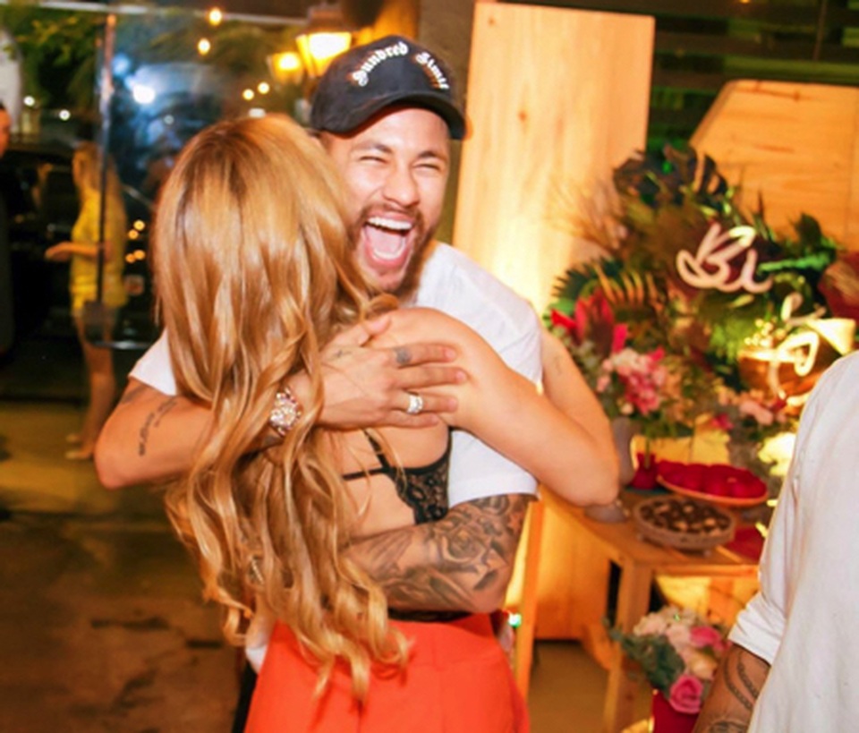 Neymar nhận “cơn mưa” lời chúc từ các bóng hồng trong ngày sinh nhật - 2 Neymar nhận “cơn mưa” lời chúc từ các bóng hồng trong ngày sinh nhật - 2