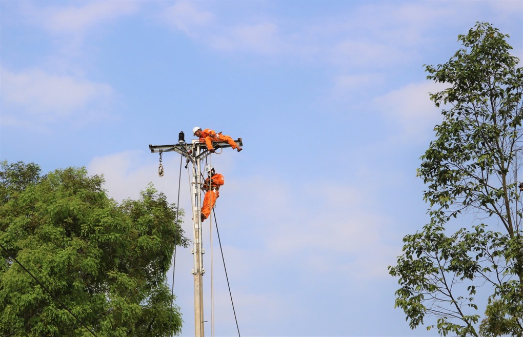 EVNCPC tăng cường các giải pháp đảm bảo cấp điện mùa nắng nóng - 2