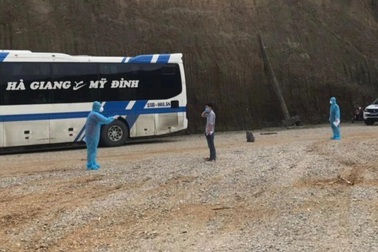 Ngồi cùng xe khách F0 trốn viện về quê, 24 người phải đi cách ly tập trung