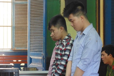 Đánh người dã man vì bị “làm phiền” khi đang ghẹo gái