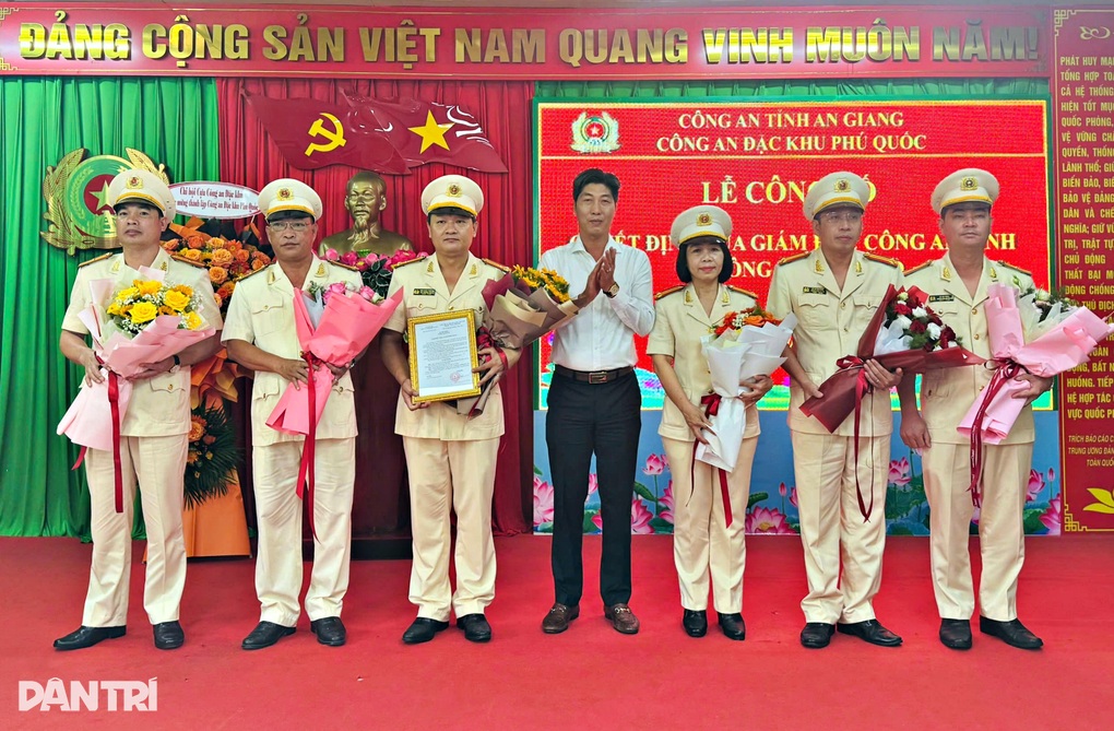 Ra mắt Công an Đặc khu Phú Quốc - 1 Ra mắt Công an Đặc khu Phú Quốc - 1