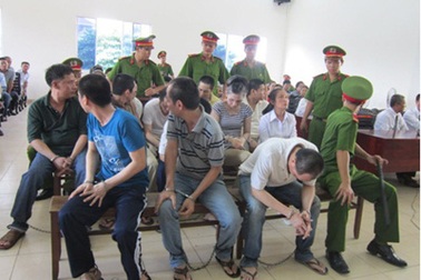 Trinh sát công an “trượt dài” thành “đại ca giang hồ” 