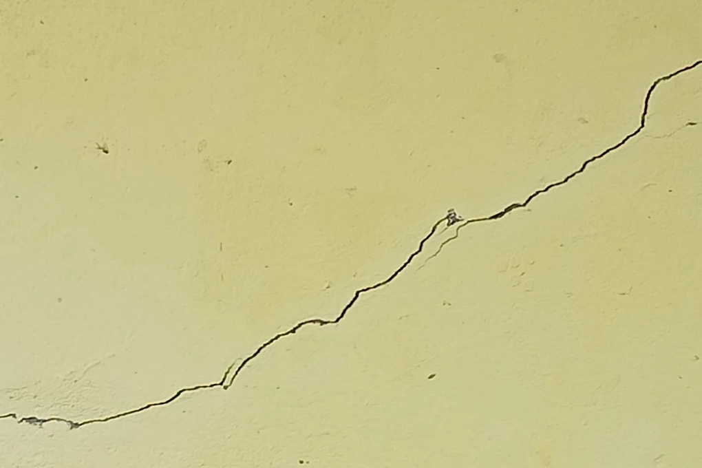 Động đất 5.0 độ ở Kon Tum: Nhiều công trình ở vùng tâm chấn bị nứt - 2 Động đất 5.0 độ ở Kon Tum: Nhiều công trình ở vùng tâm chấn bị nứt - 2