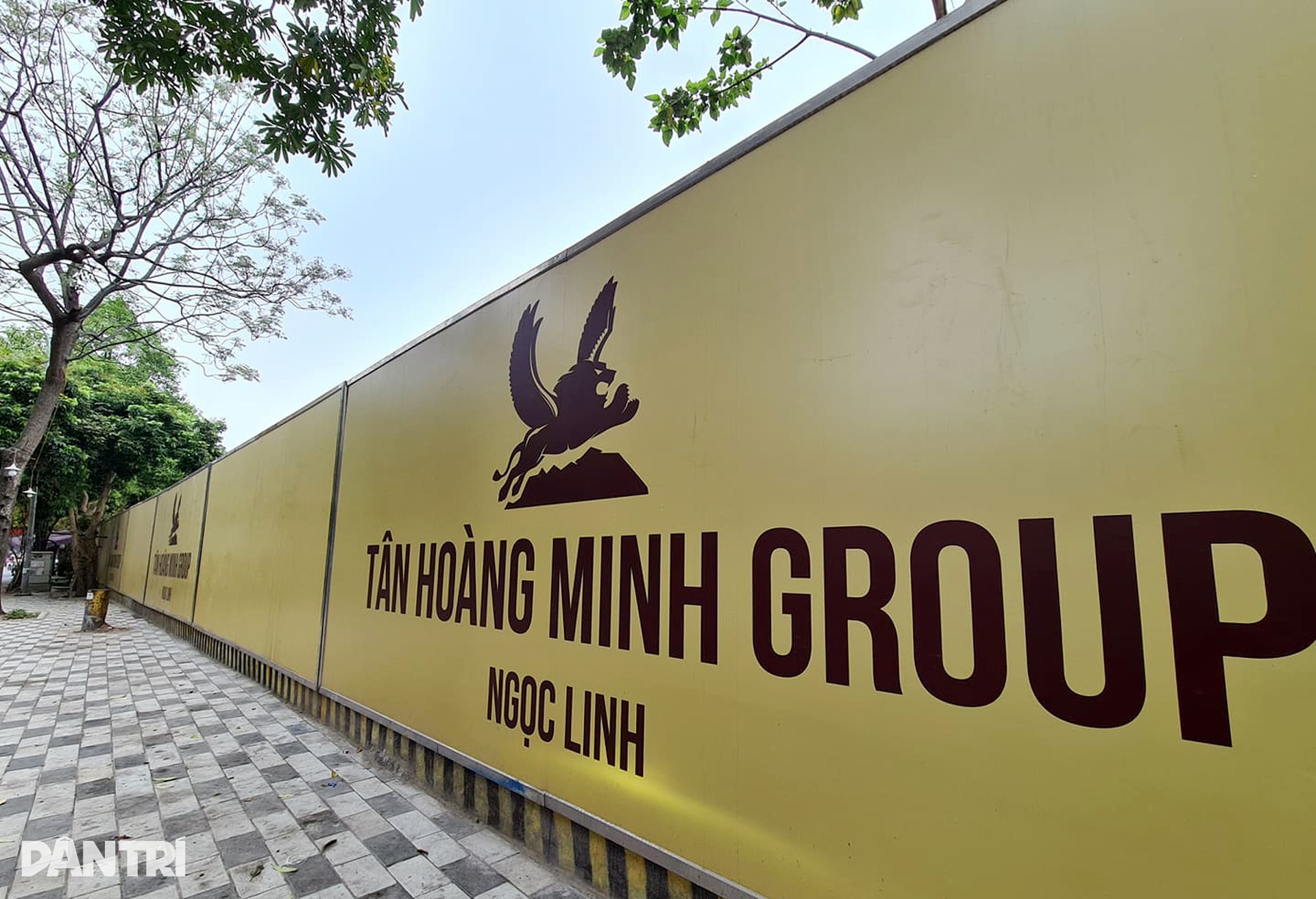 Lô đất vàng còn sót cạnh hồ Tây bất ngờ xuất hiện bảng tên Tân Hoàng Minh - 3 Lô đất vàng còn sót cạnh hồ Tây bất ngờ xuất hiện bảng tên Tân Hoàng Minh - 3