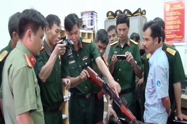 Số vũ khí “khủng” trên xe khách là mô hình phục vụ giáo dục quốc phòng