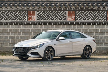 Bỏ qua Civic và Altis, người dùng chọn Elantra vì đủ nhu cầu, động cơ mạnh