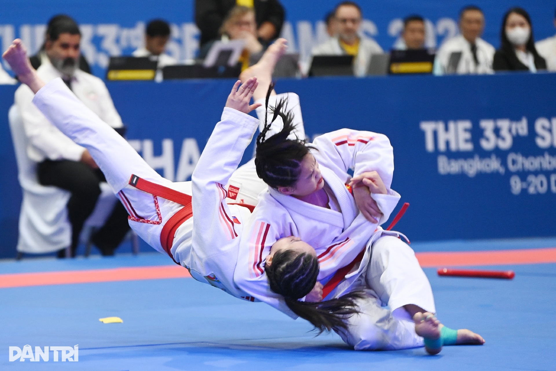 ثنائي ملاكمة يخافان الأشباح يفوزان بأول ميدالية لفيتنام في دورة ألعاب جنوب شرق آسيا 33 - 6