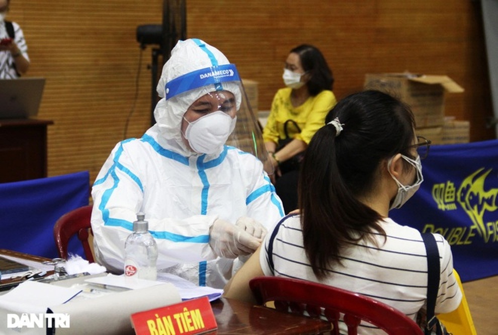 Hỏi đáp vắc xin Covid-19: Sốc phản vệ sau tiêm mũi một, có nên tiêm mũi 2? - 2 Hỏi đáp vắc xin Covid-19: Sốc phản vệ sau tiêm mũi một, có nên tiêm mũi 2? - 2