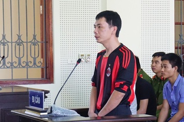 Giết người vì bị chê ngồi uống rượu không đàng hoàng