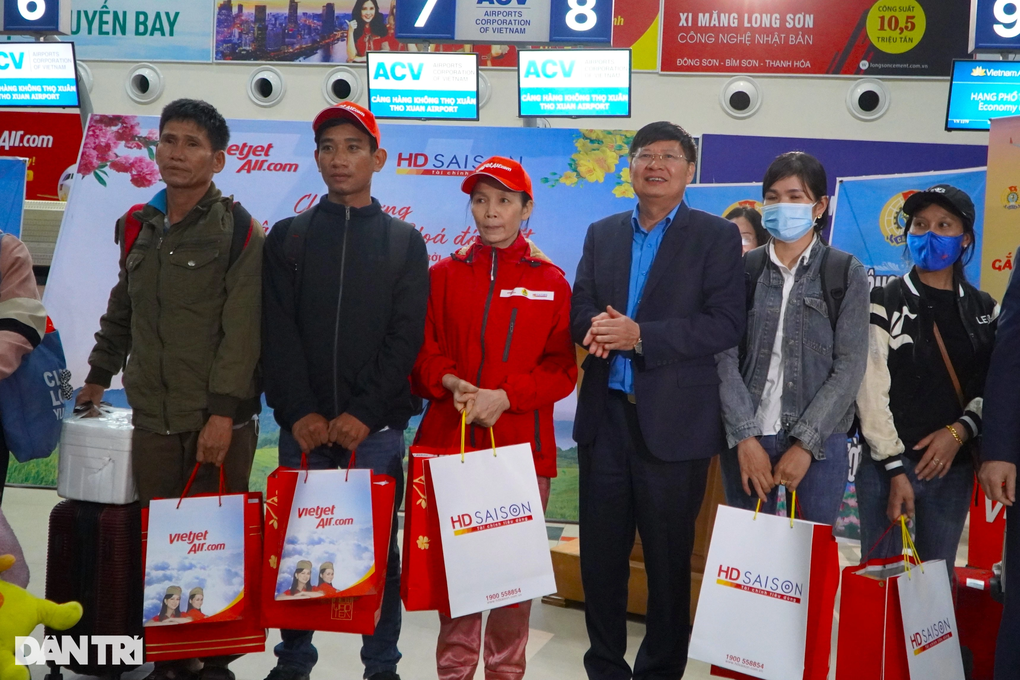 14 năm sau ngày cưới, nữ công nhân lần đầu về ăn Tết ở quê chồng - 5 14 năm sau ngày cưới, nữ công nhân lần đầu về ăn Tết ở quê chồng - 5