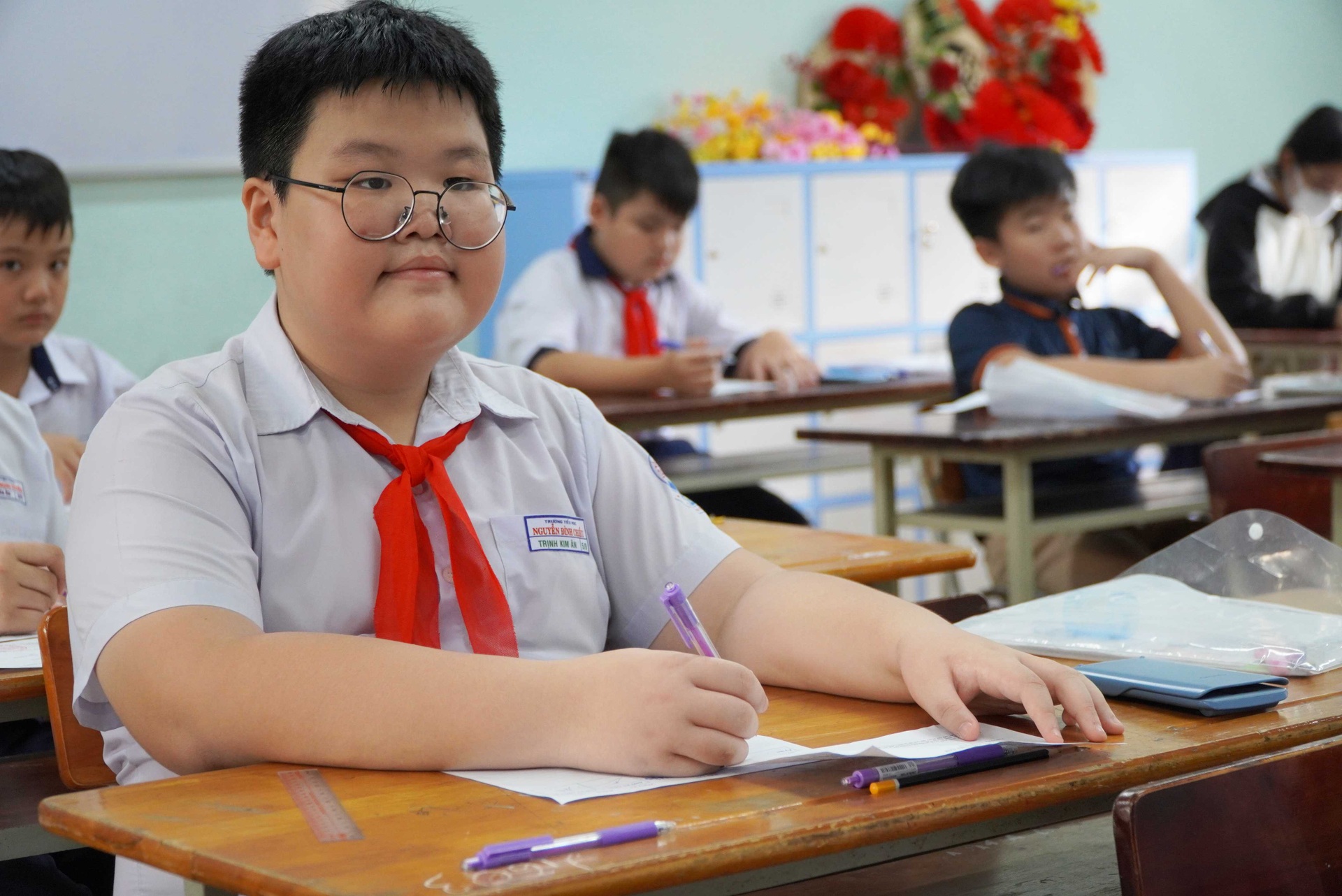 Thí sinh “cày” 6 buổi/tuần, đi 35km để thi lớp 6 Trường Trần Đại Nghĩa - 11 Thí sinh “cày” 6 buổi/tuần, đi 35km để thi lớp 6 Trường Trần Đại Nghĩa - 11