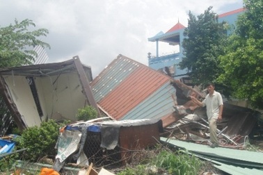 Dân kiện UBND xã vì bị cưỡng chế phá bỏ container