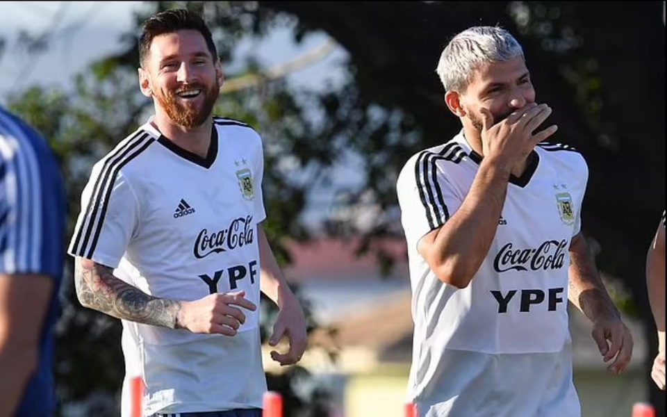 Messi nhận tin vui khi Sergio Aguero đồng ý gia nhập Barcelona - 2 Messi nhận tin vui khi Sergio Aguero đồng ý gia nhập Barcelona - 2