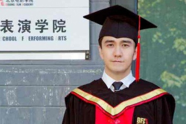 Nam diễn viên nổi tiếng Trung Quốc bị tước bằng Tiến sĩ do đạo văn