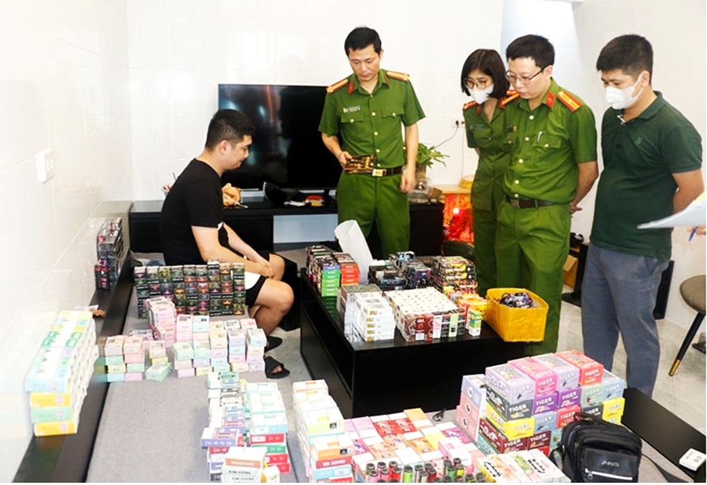 Nữ trinh sát kể về ma trận thuốc lá điện tử tẩm ma túy - 1 Nữ trinh sát kể về ma trận thuốc lá điện tử tẩm ma túy - 1