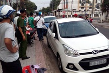 "Đạo chích" đập kính xe ô tô trước cổng trường trộm tài sản