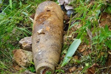 Người phụ nữ đi bắt cá ở khe bất ngờ phát hiện quả bom nặng 241kg