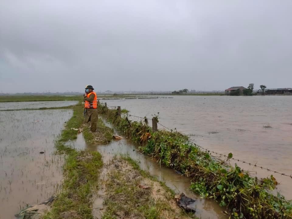 Hai cháu nhỏ tử vong trong lũ - 1 Hai cháu nhỏ tử vong trong lũ - 1