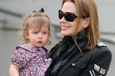 Nicole Kidman vắng mặt tại Oscar để đưa con gái đi chơi