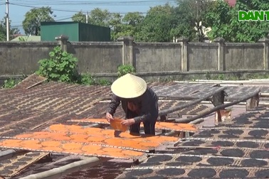 Cô gái "mặc áo màu" cho bánh đa, nâng doanh thu lên gấp rưỡi