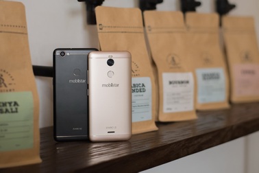 Đã qua thời phải bỏ nhiều tiền hoặc nợ mới có điện thoại selfie đẹp