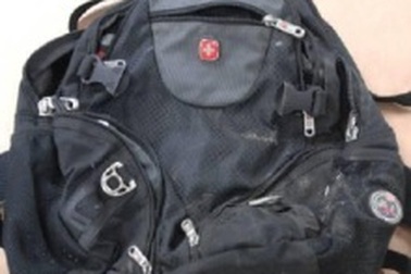 Mỹ phát hiện balô chứa bom trên đường diễu hành