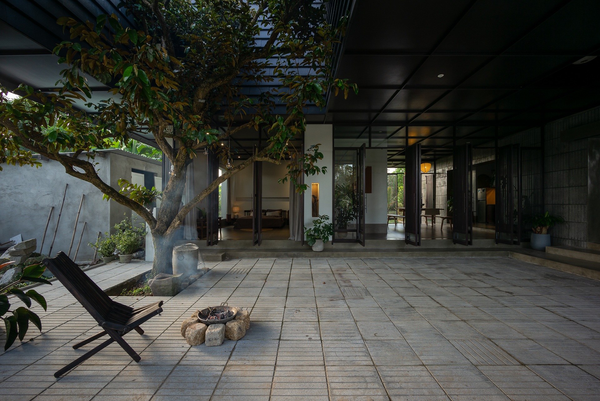 Căn biệt thự nhà vườn tiện nghi nằm giữa rừng keo xanh mướt tại Quảng Nam